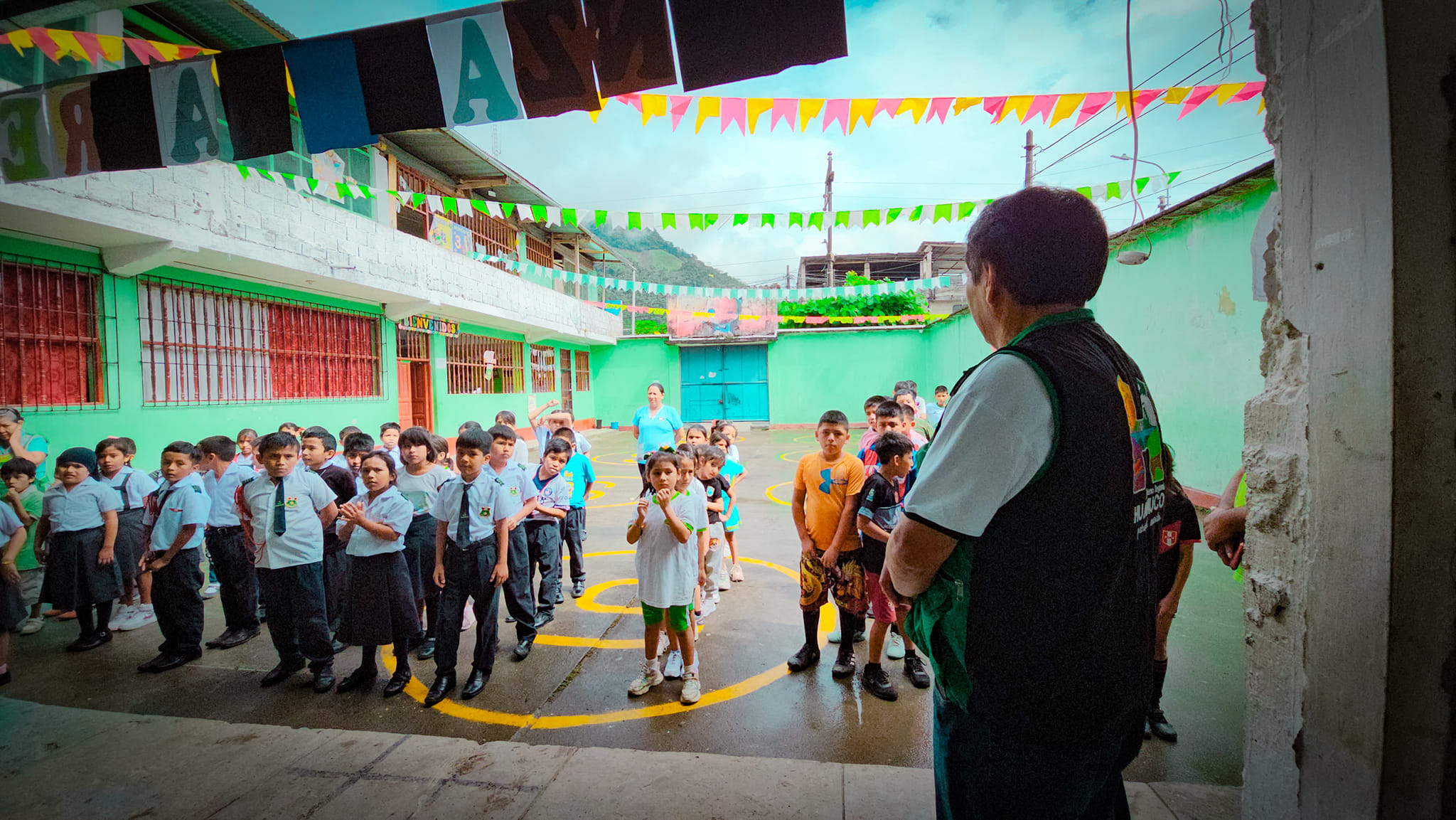 CON MIRAS A  MEJORAR LA CALIDAD EDUCTATIVA EN LEONCIO PRADO