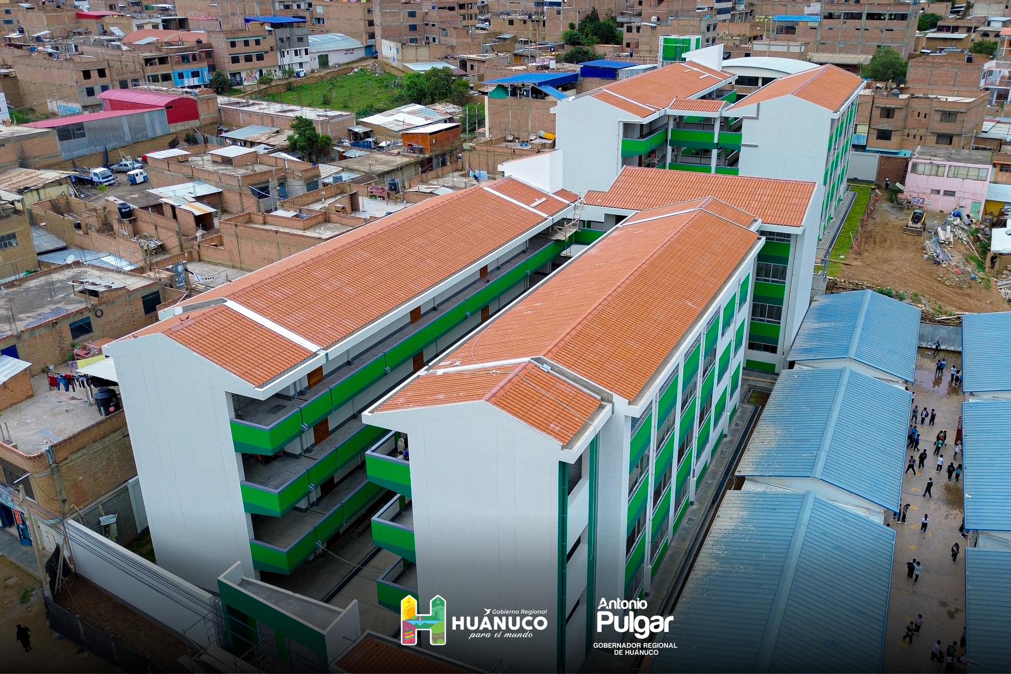 👷‍♂️ 𝐀𝐧𝐭𝐨𝐧𝐢𝐨 𝐏𝐮𝐥𝐠𝐚𝐫 𝐬𝐮𝐩𝐞𝐫𝐯𝐢𝐬𝐚 𝐚𝐯𝐚𝐧𝐜𝐞𝐬 𝐞𝐧 𝐥𝐚 𝐜𝐨𝐧𝐬𝐭𝐫𝐮𝐜𝐜𝐢ó𝐧 𝐝𝐞 𝐥𝐚 𝐈.𝐄. 𝐉𝐮𝐚𝐧 𝐕𝐞𝐥𝐚𝐬𝐜𝐨 𝐀𝐥𝐯𝐚𝐫𝐚𝐝𝐨 🏫