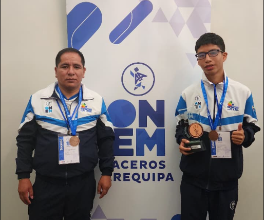 DRE HUÁNUCO RECONOCE A ESTUDIANTE GANADOR DE LA ETAPA NACIONAL DE LA XXI OLIMPIADA NACIONAL ESCOLAR DE MATEMÁTICA 2025