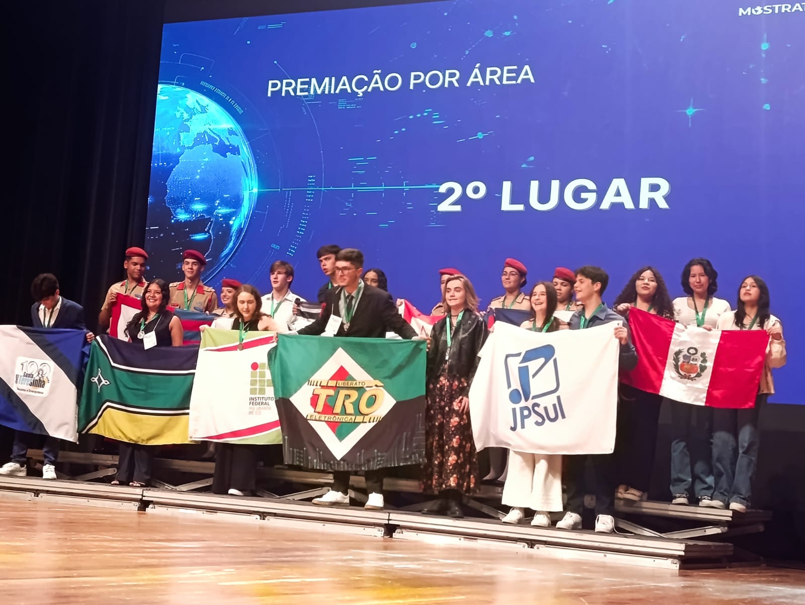 ESTUDIANTES HUANUQUEÑOS DEL COLEGIO ISAAC NEWTON BRILLAN EN FERIA INTERNACIONAL DE CIENCIA EN BRASIL