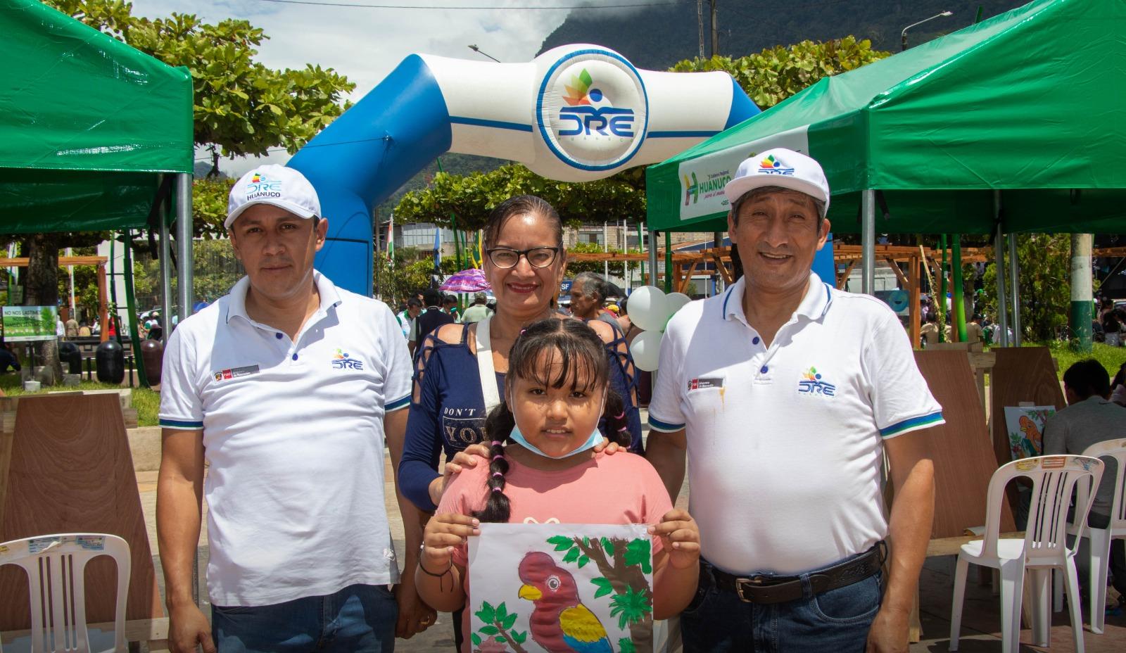 Éxito total en jornada cultural: Niños y jóvenes de Tingo María dan vida a la identidad amazónica en la Alameda Perú