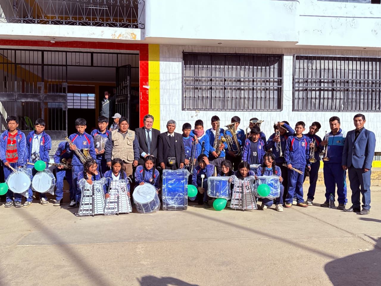 Gobierno Regional de Huánuco entrega por primera vez instrumentos musicales a colegios de Obas para fortalecer la formación artística